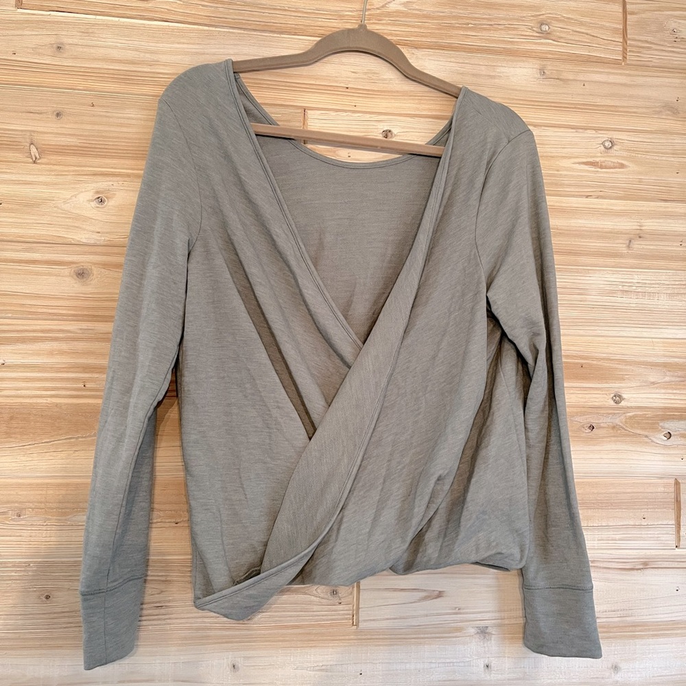Victorias Secret Twist back long sleeve top